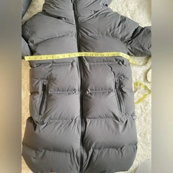 Aritzia TNA The Super Puff₂O™ Mid In Coal Grey - Picture 14 of 16